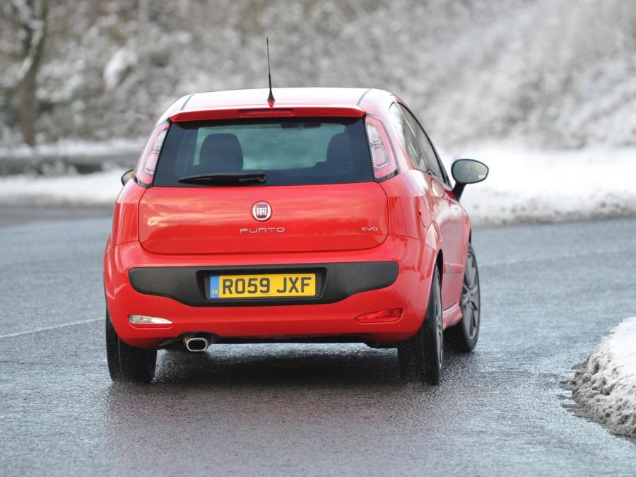  Fiat Punto Evo 3-Door 2010 года  (UK) (фото 11 из 16)